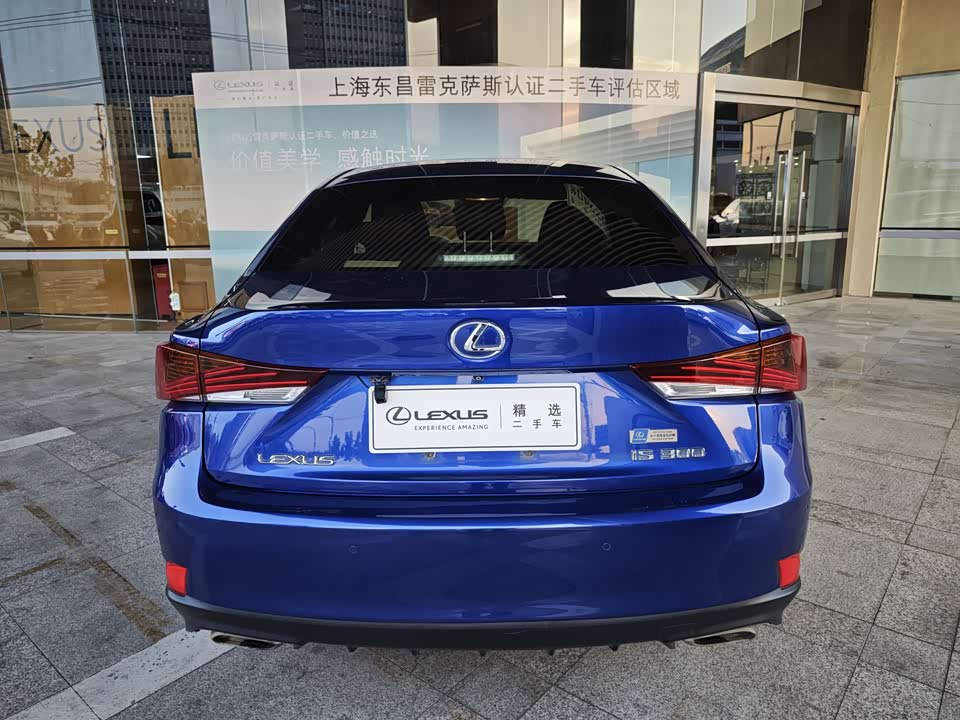Lexus IS