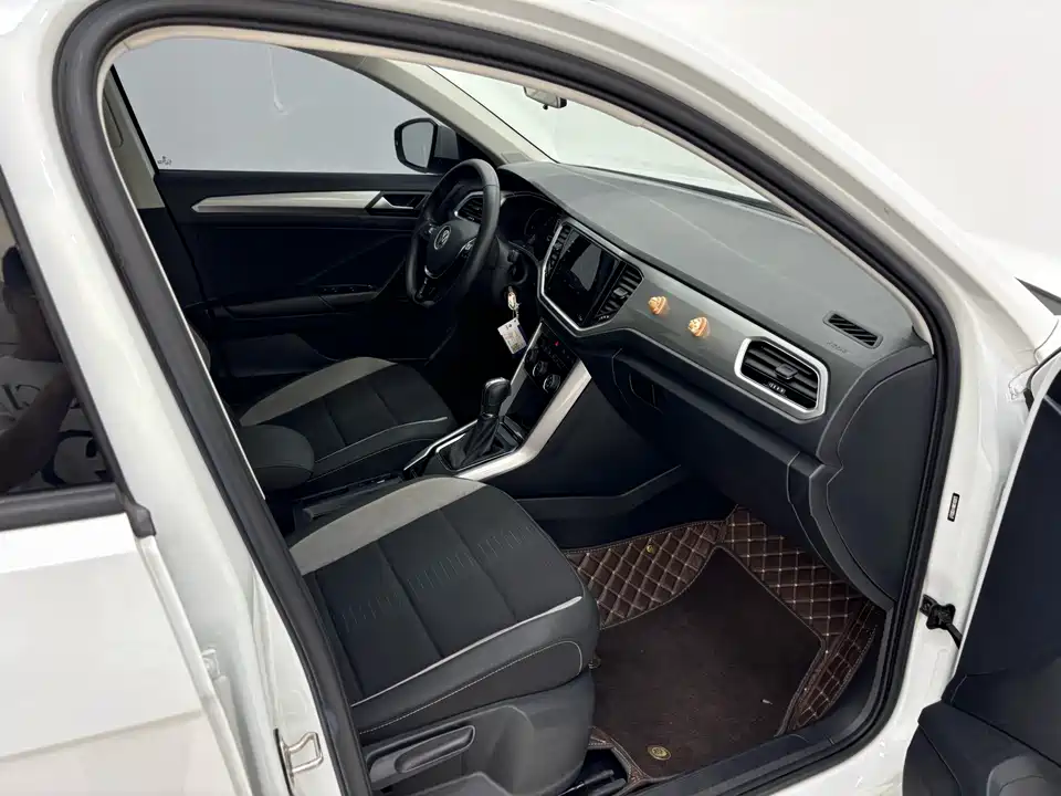 Volkswagen T-ROC exploring Songs