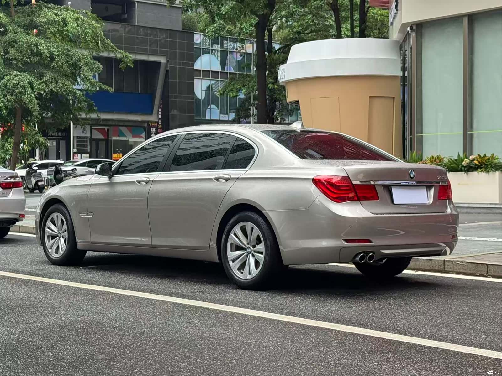BMW 7 Series, 2011 3