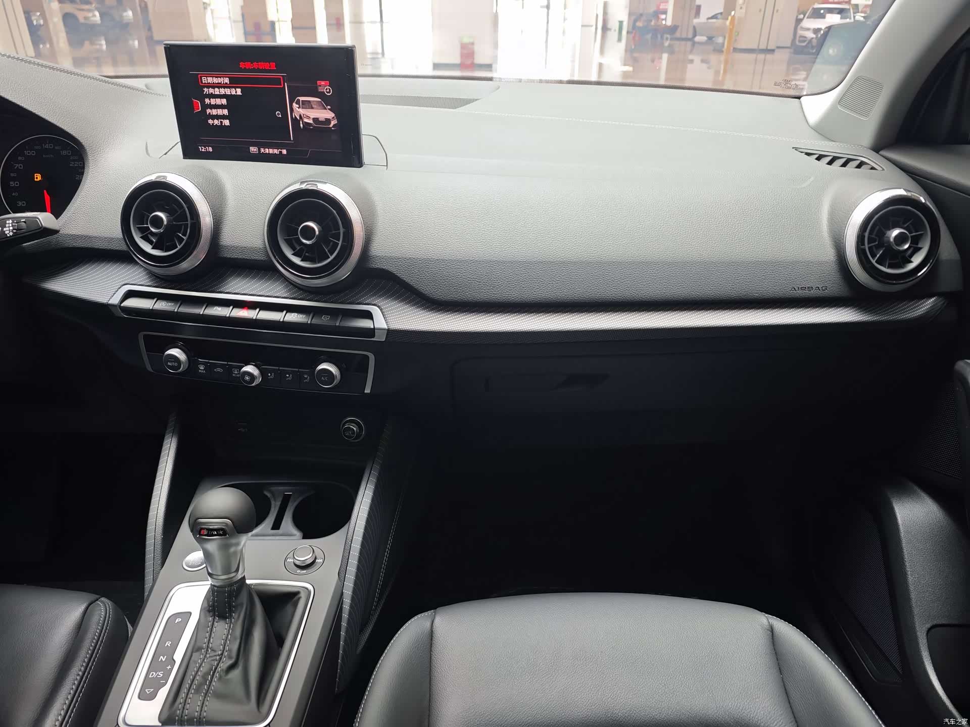 Audi Q2L, 2024 7