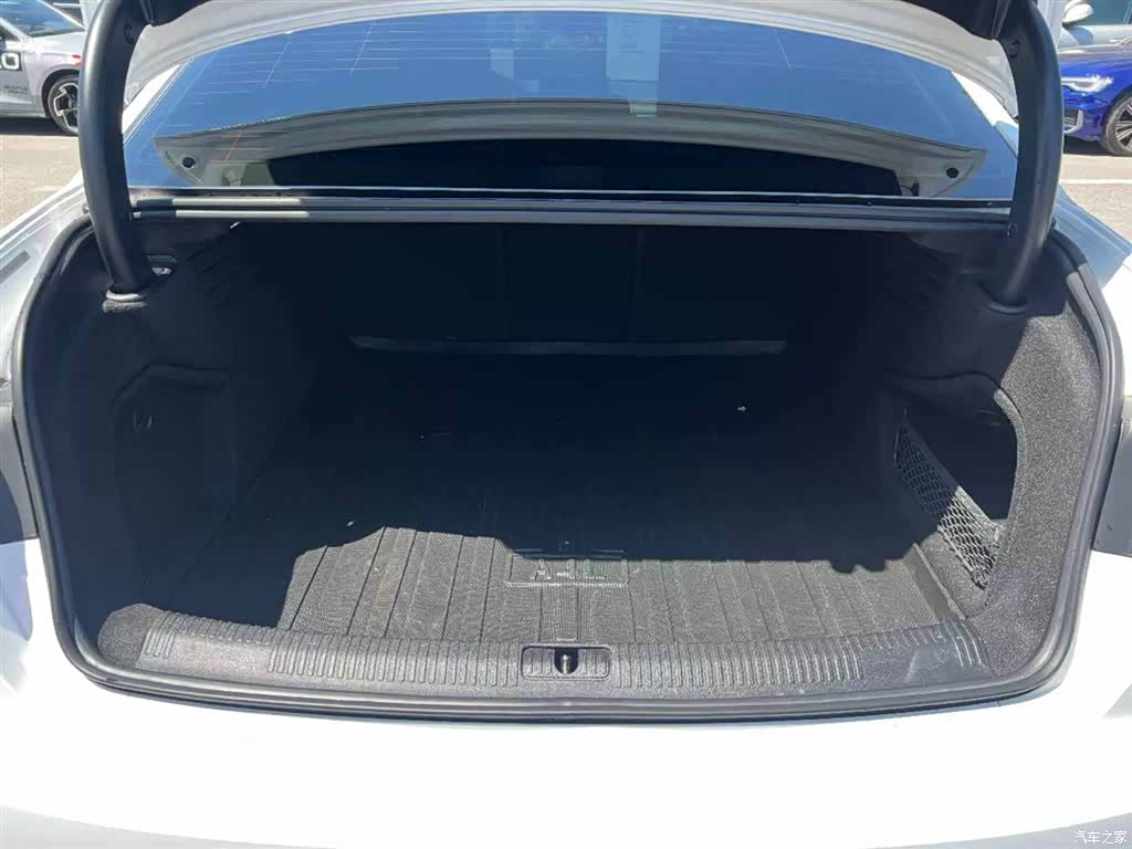 Audi A4L, 2022 7