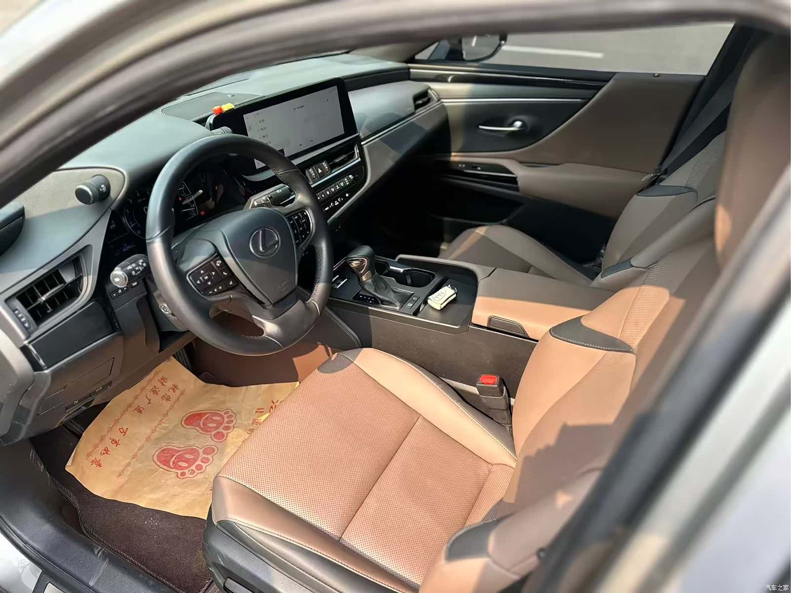 Lexus ES, 2022 все фото