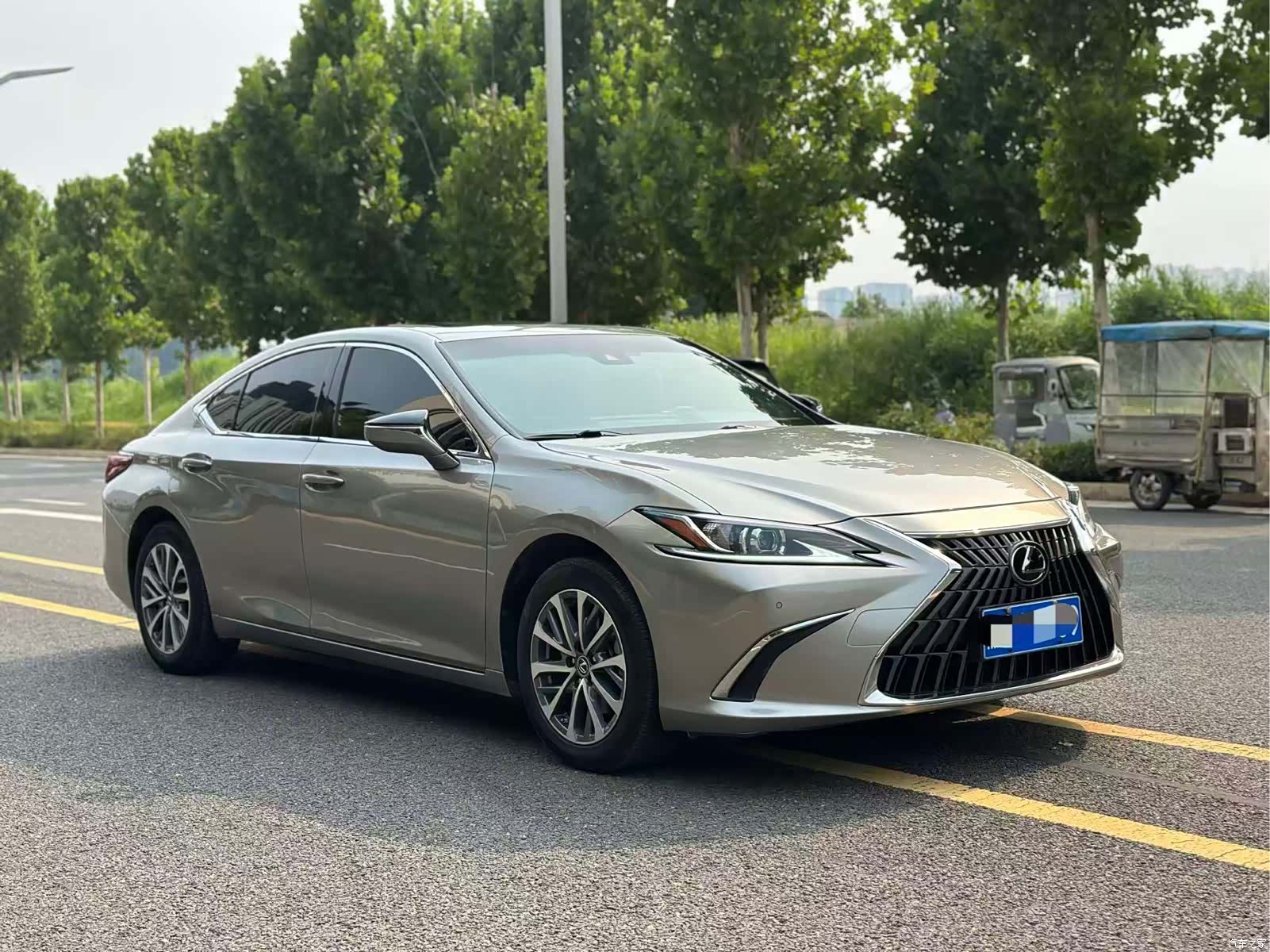 Lexus ES, 2022 3
