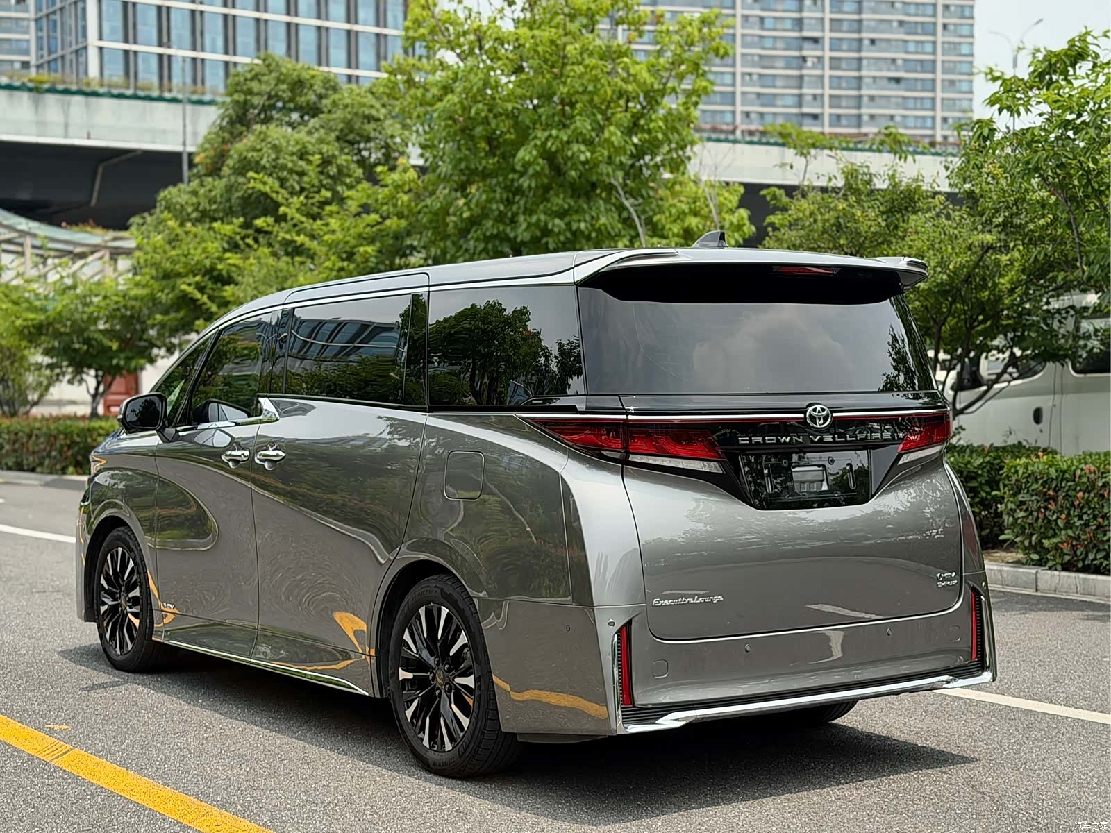 Toyota Vellfire, 2024 6