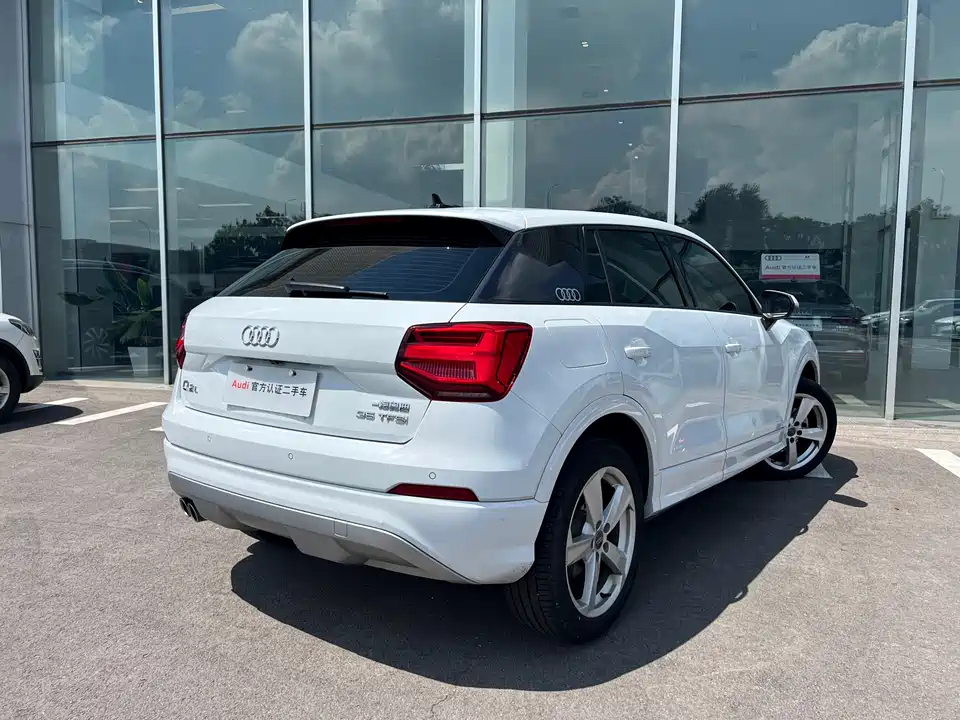 Audi Q2L