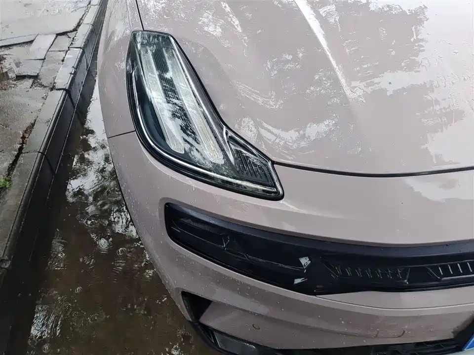 Lynk & Co 06