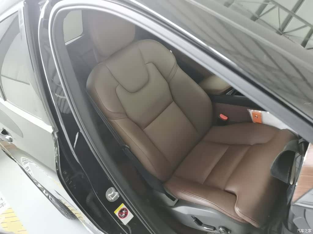 Volvo XC60, 2024 25