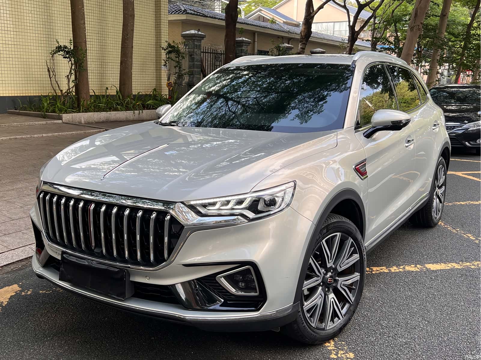 Hongqi HS5, 2022 4