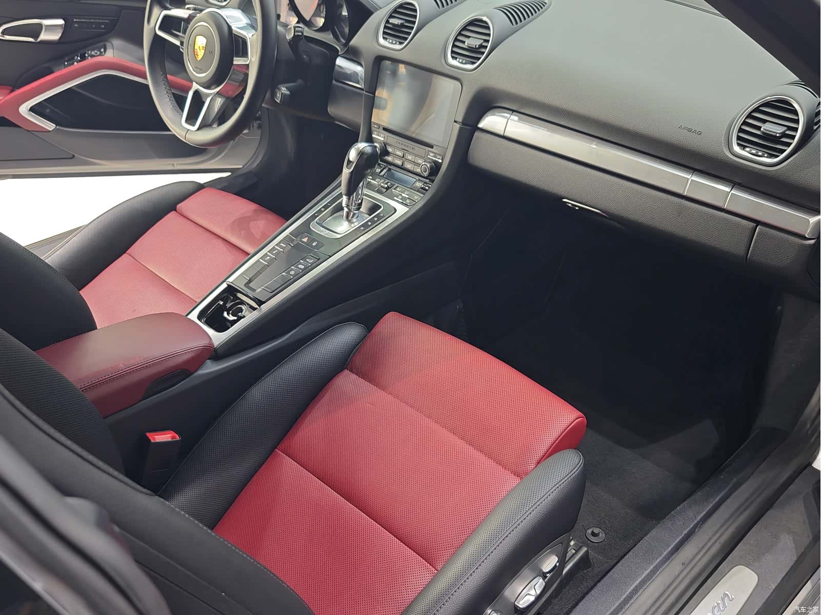 Porsche Cayman, 2018 все фото