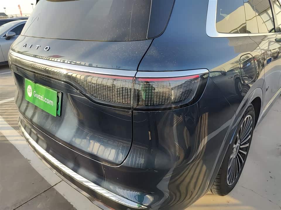 AITO Ask the world M8