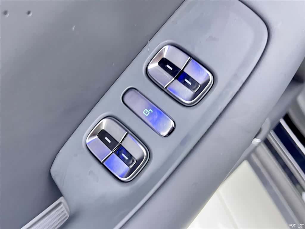 Xpeng P7, 2025 30
