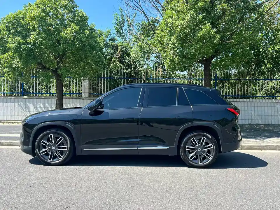 NIO ES6