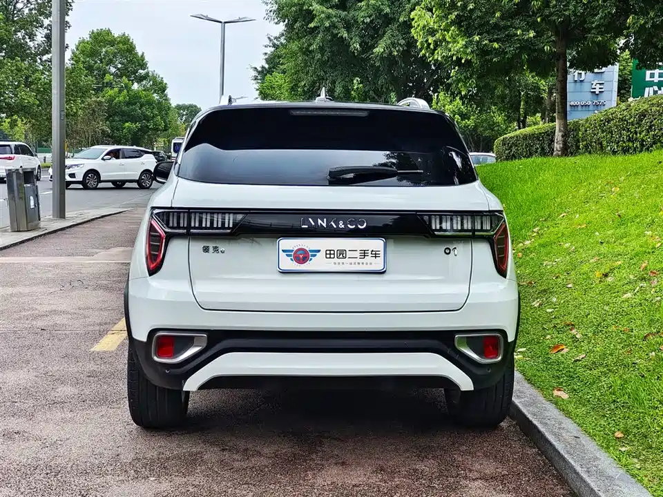 Lynk & Co 01