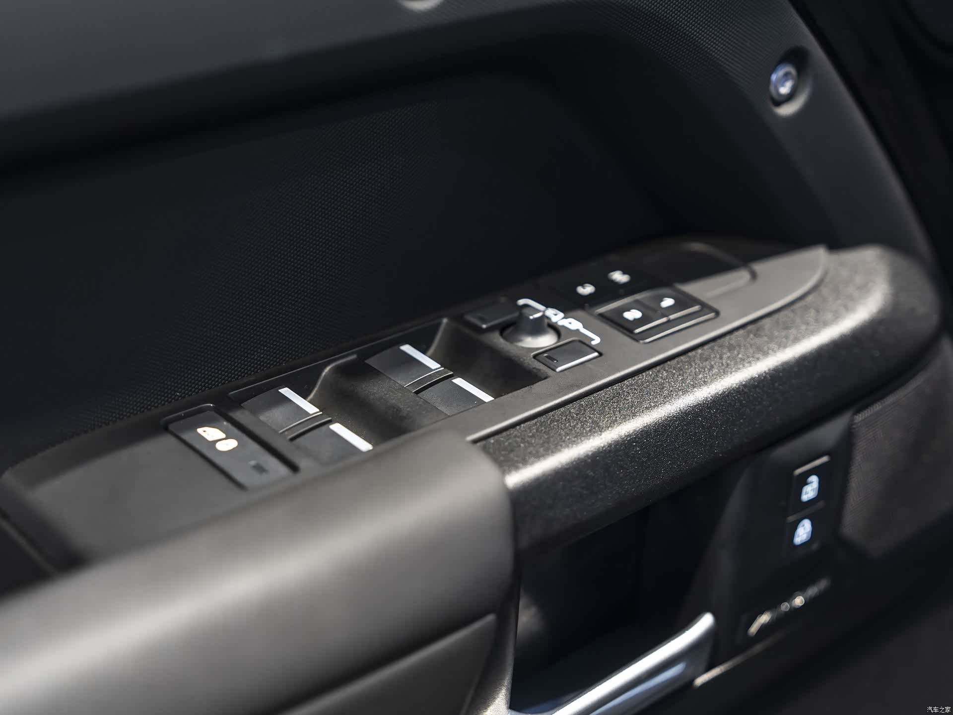 Land Rover Defender, 2025 18