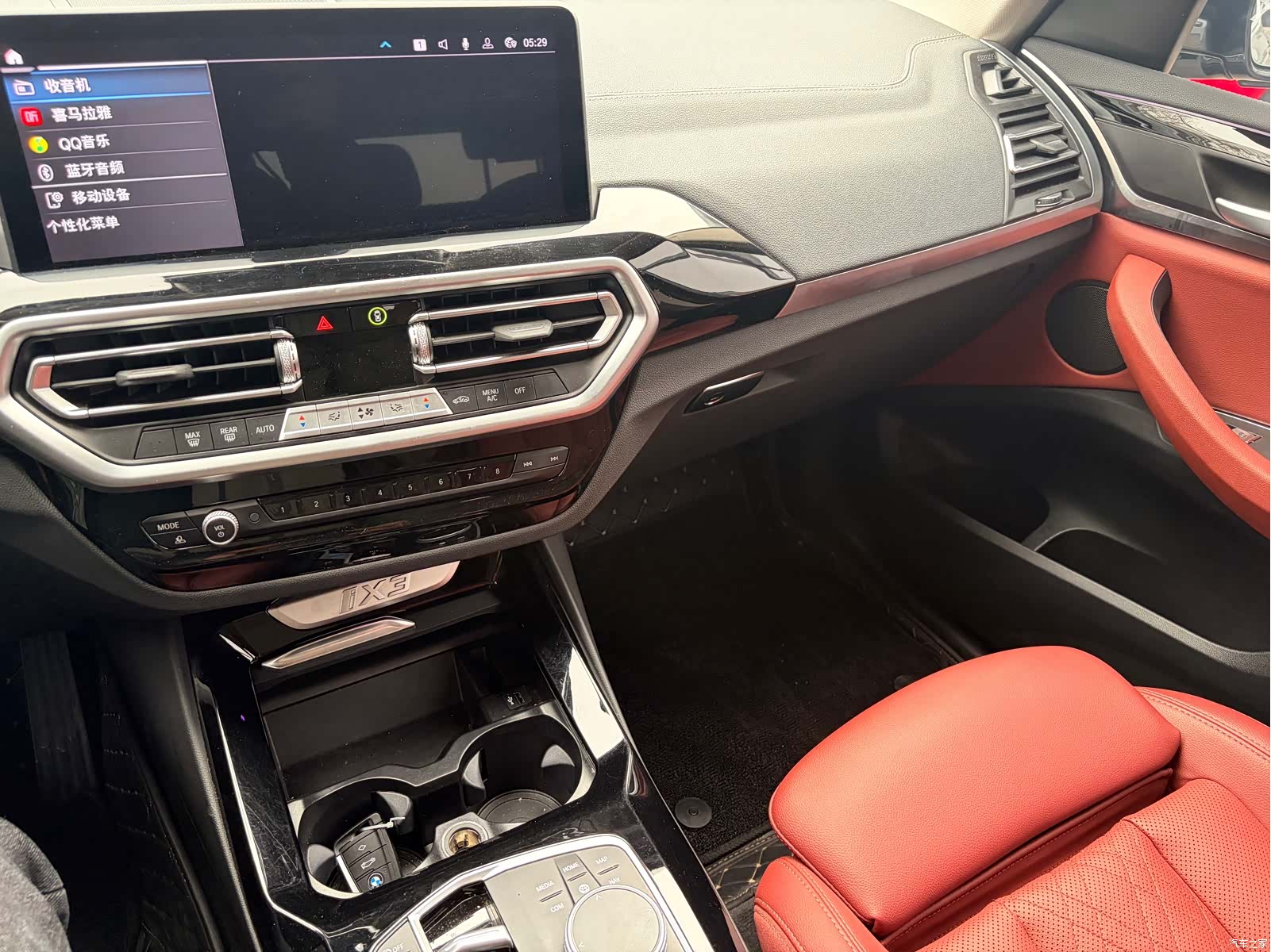 BMW iX3, 2025 13