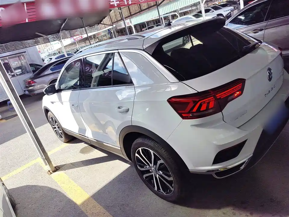 Volkswagen T-ROC exploring Songs