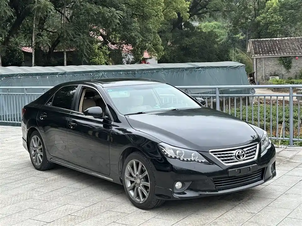 Toyota Reiz