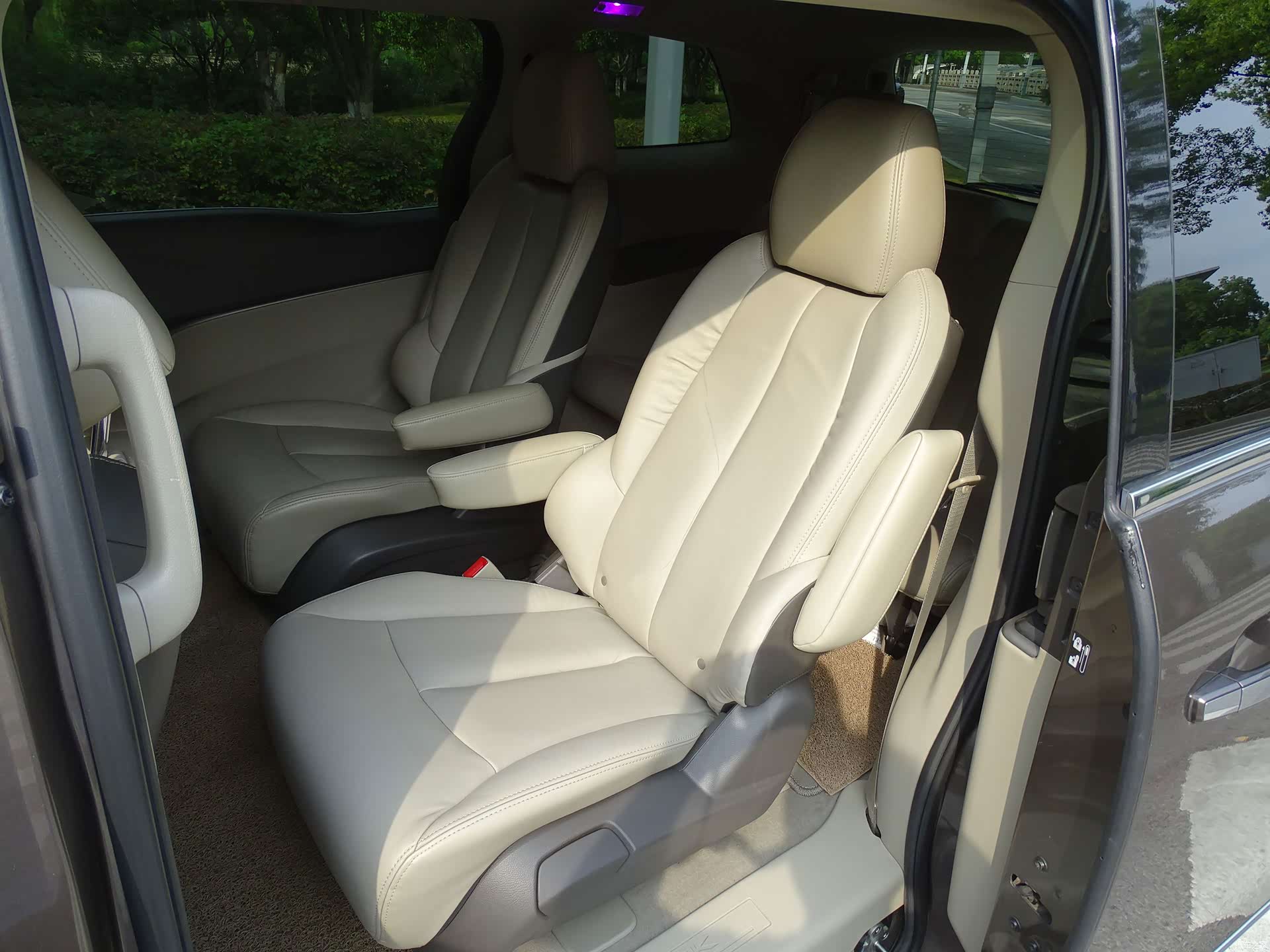 Buick GL8, 2011 23
