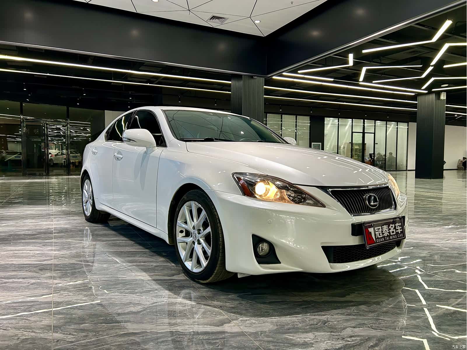 Lexus IS, 2012 3