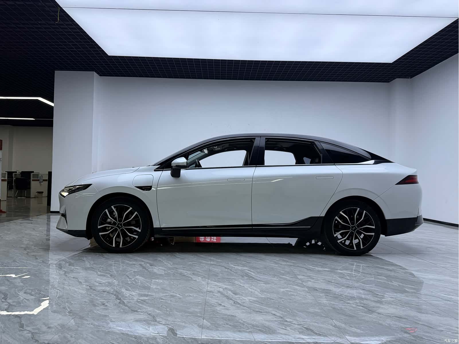 Xpeng P5, 2022 8