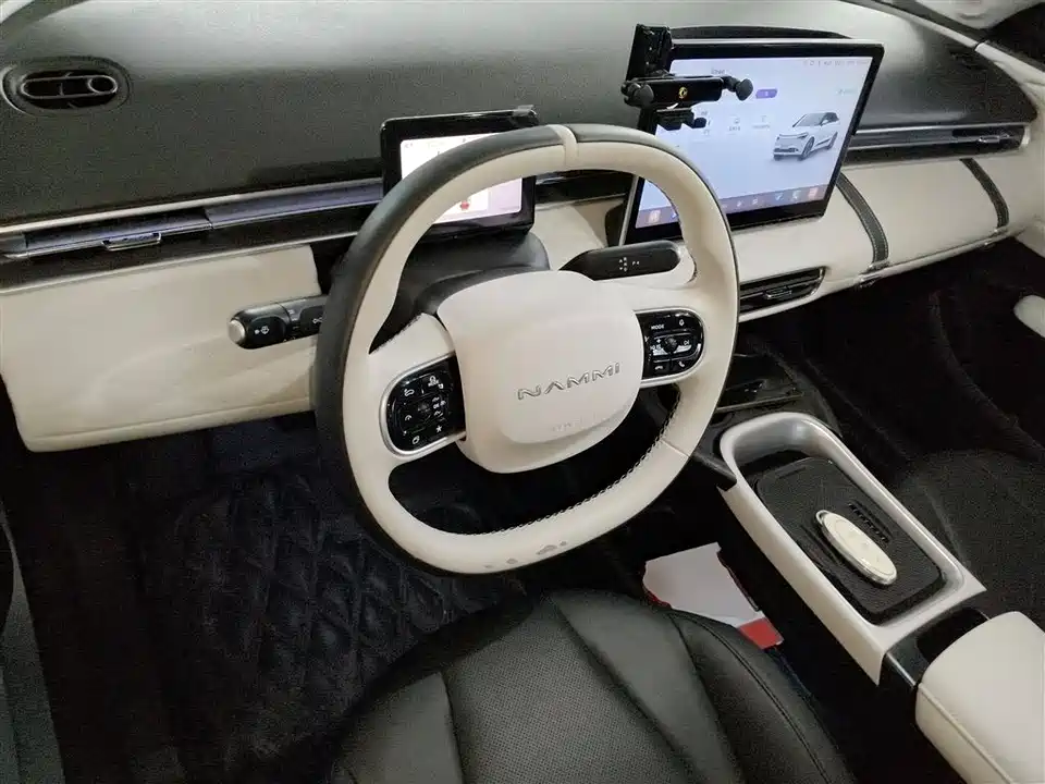 Dongfeng Nammi Nano 01