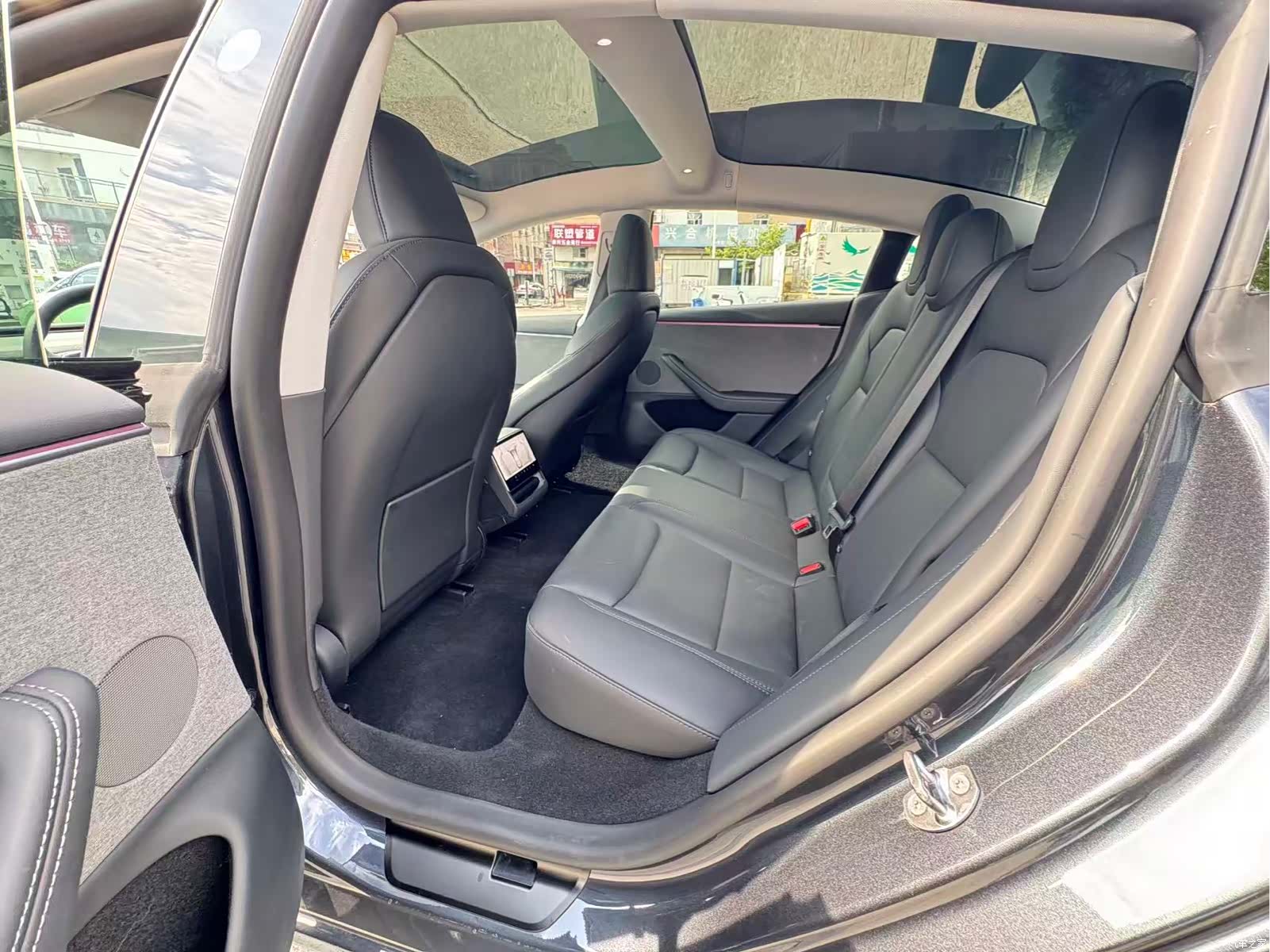 Tesla Model 3, 2025 6
