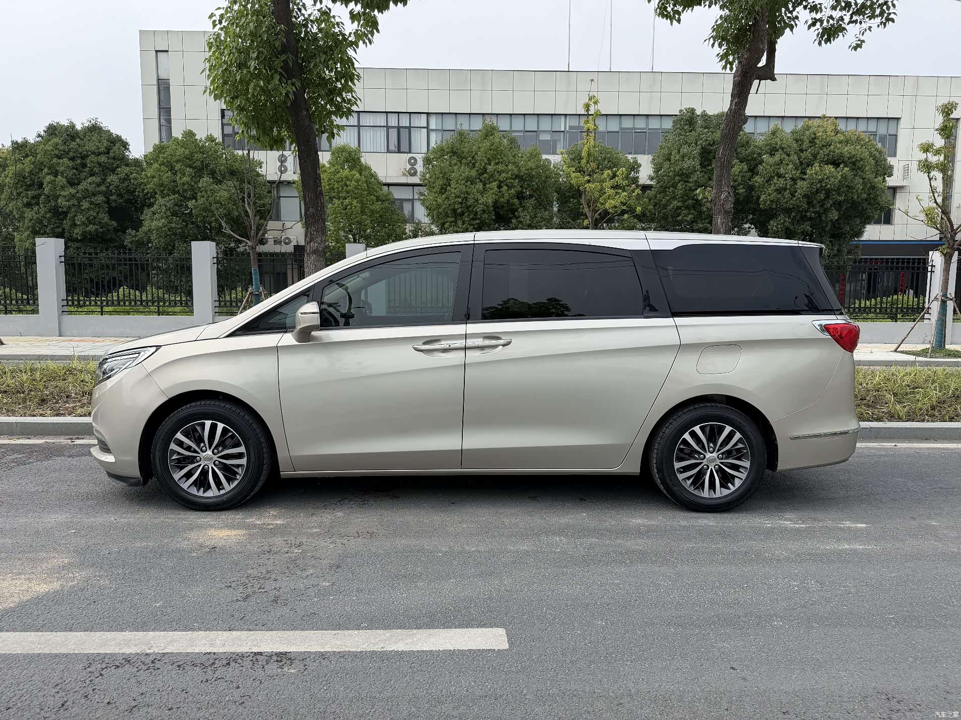 Buick GL8, 2019 все фото