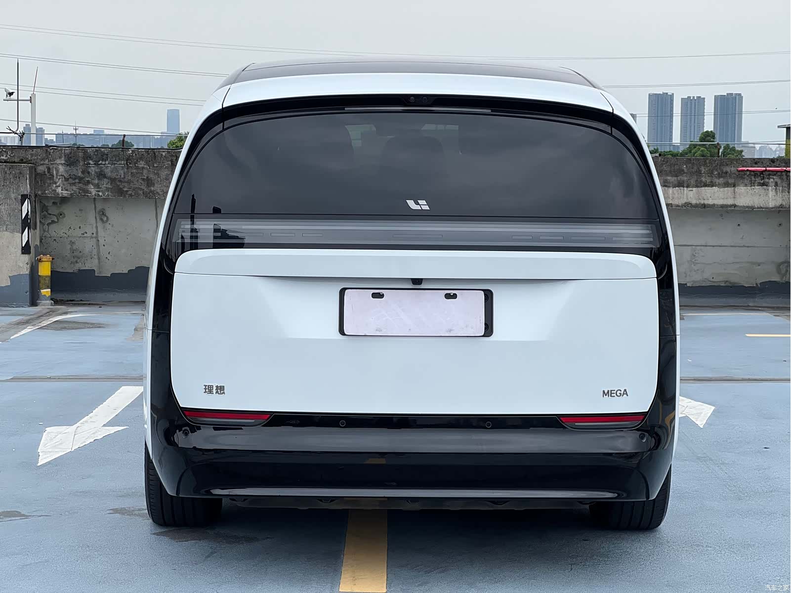 Li Auto MEGA, 2025 6