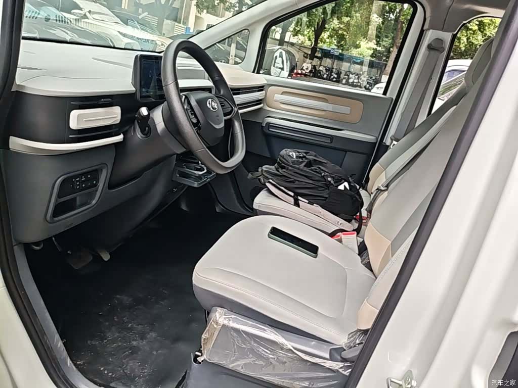 Maxus V1, 2025 11
