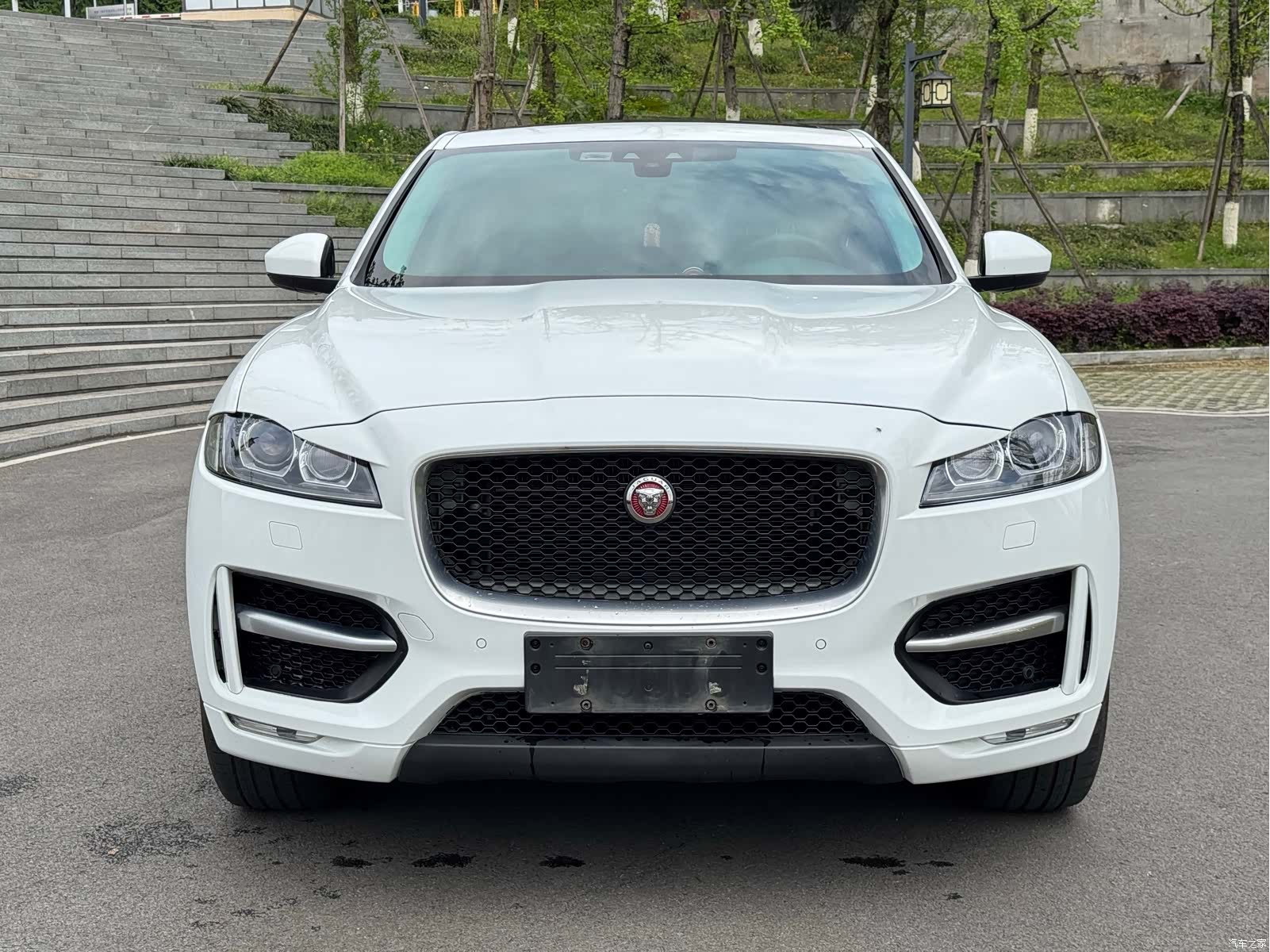 Jaguar F-PACE, 2017 все фото