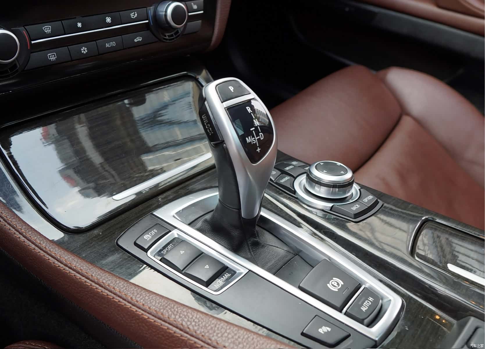 BMW 5 Series, 2011 15
