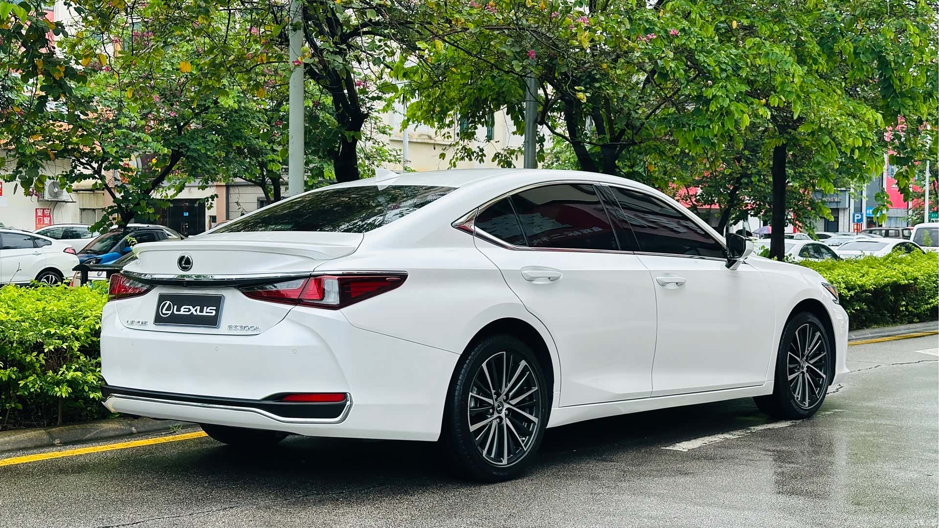 Lexus ES, 2024 4