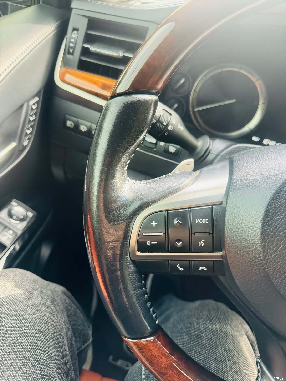 Lexus LX, 2016 11
