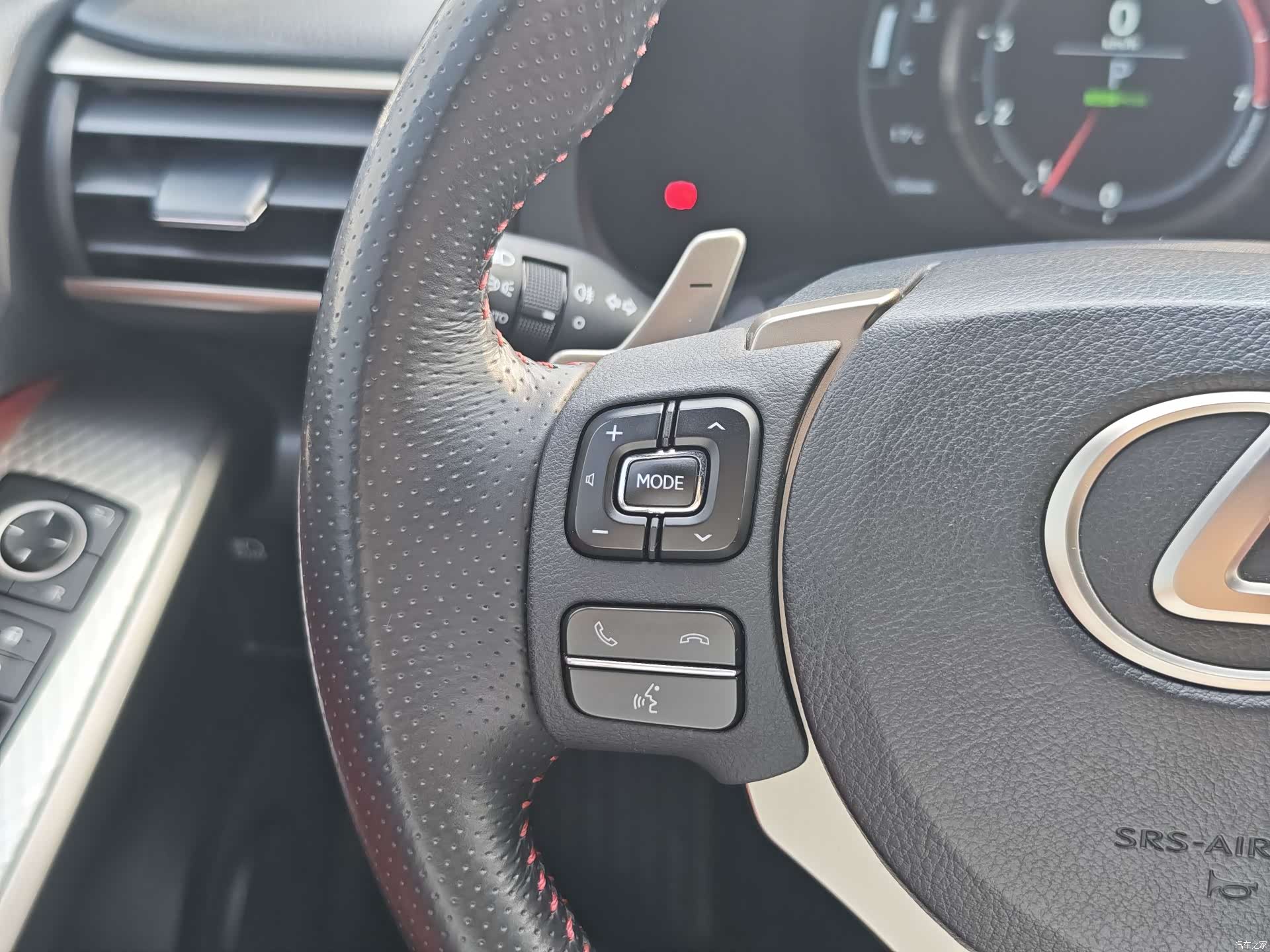 Lexus IS, 2019 21