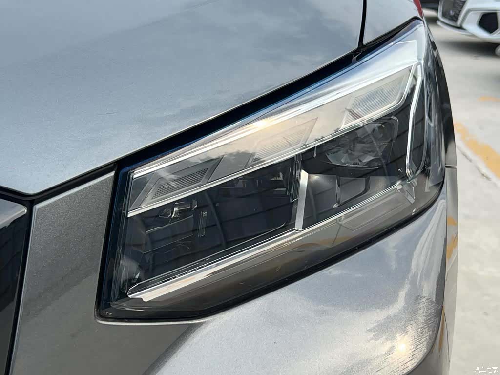 Audi Q2L, 2022 3