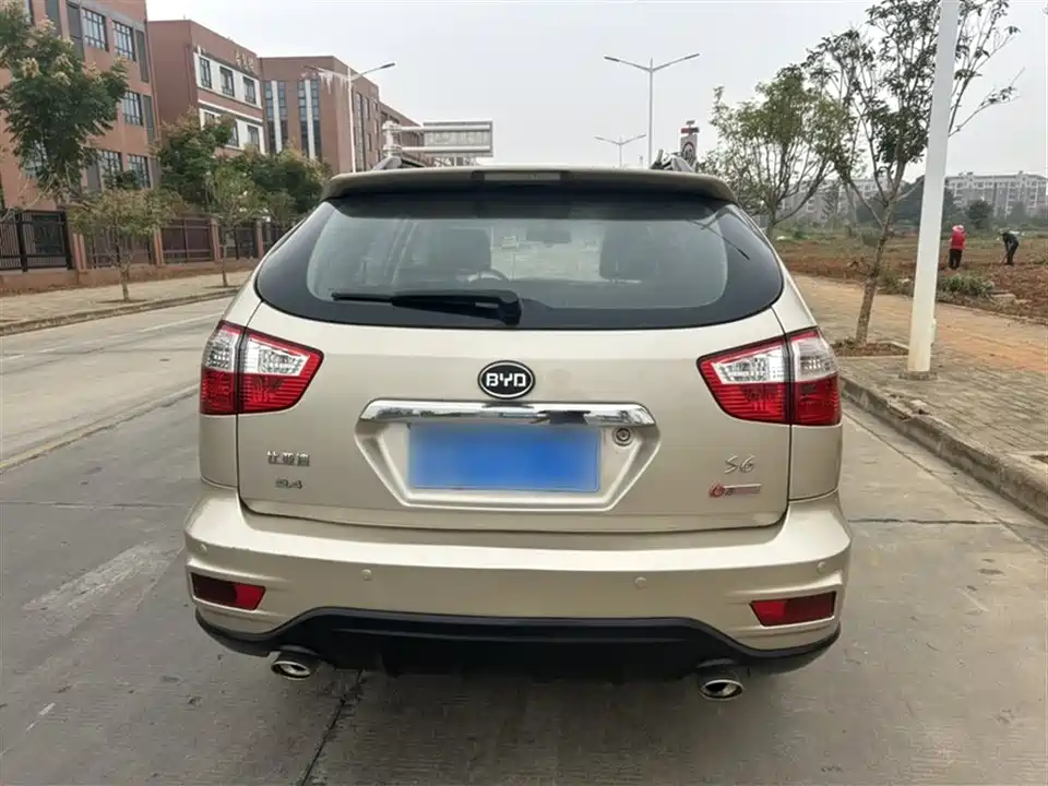 BYD S6