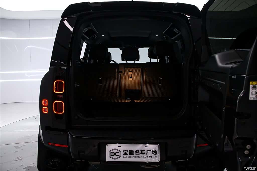 Land Rover Defender, 2026 15
