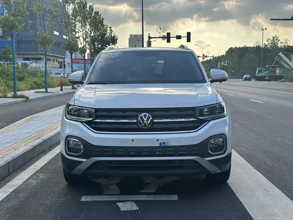 Volkswagen Exploring the shadow