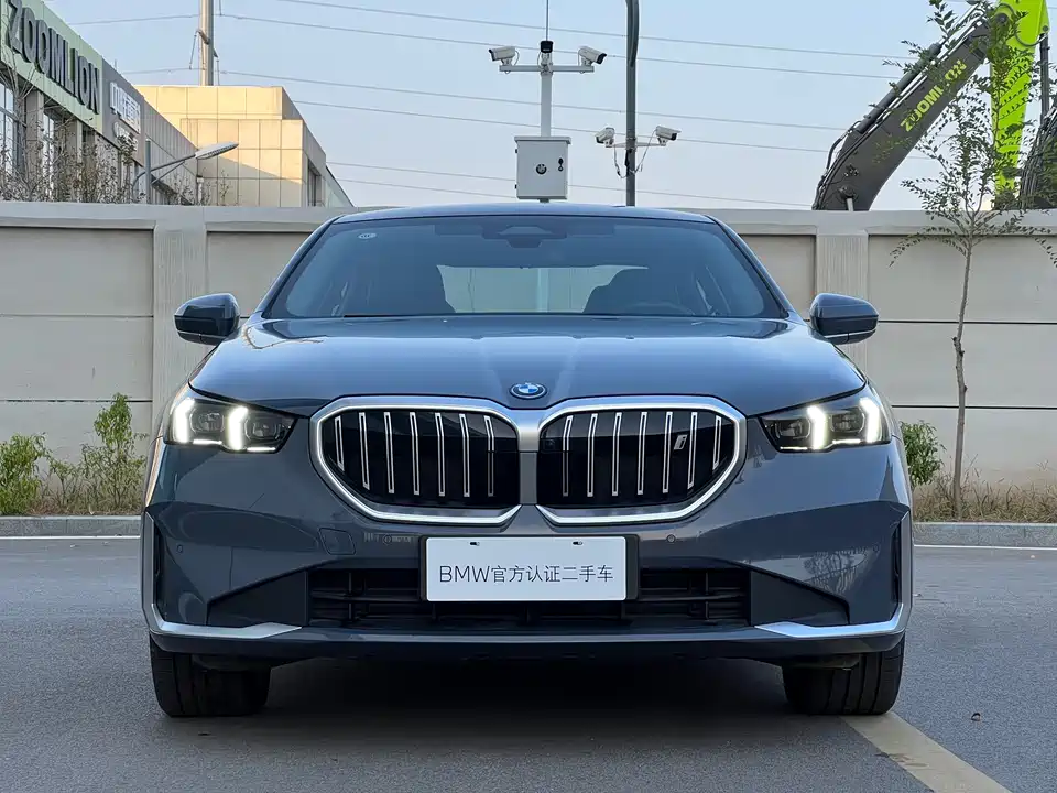 BMW i5