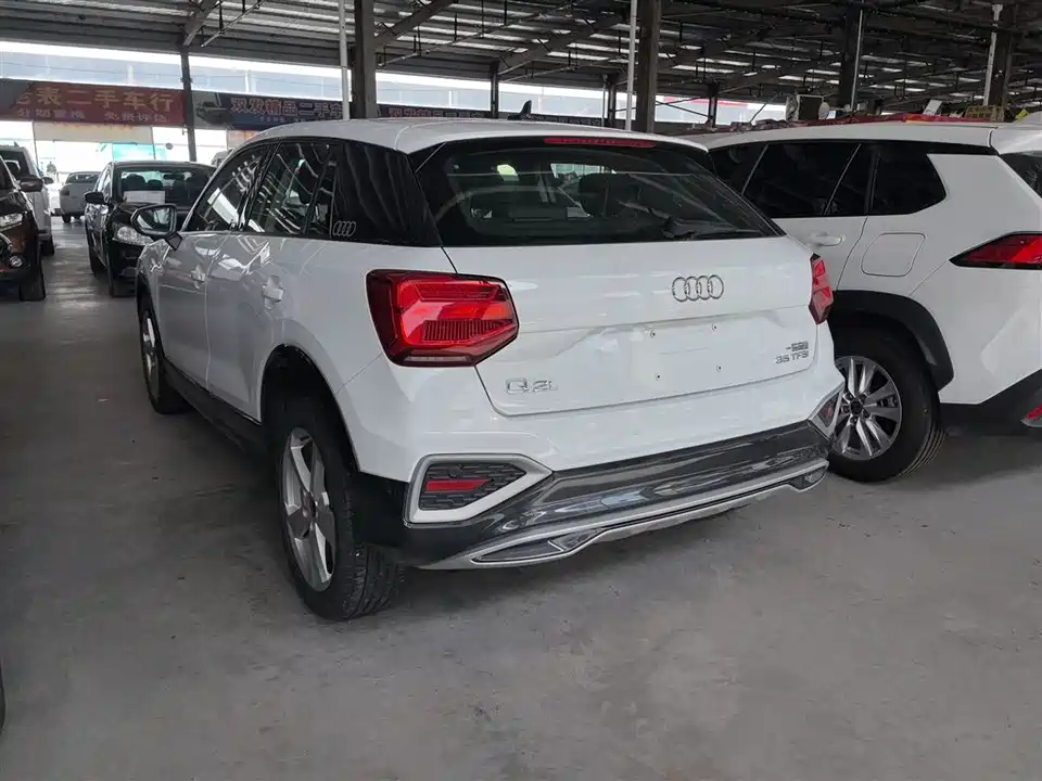 Audi Q2L