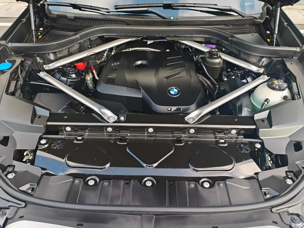 BMW X5, 2024 9