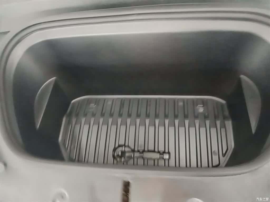 Tesla Model Y, 2023 20