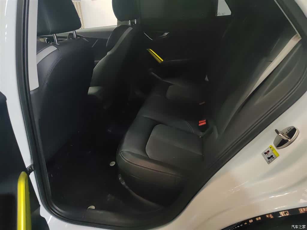 Audi Q2L, 2019 9