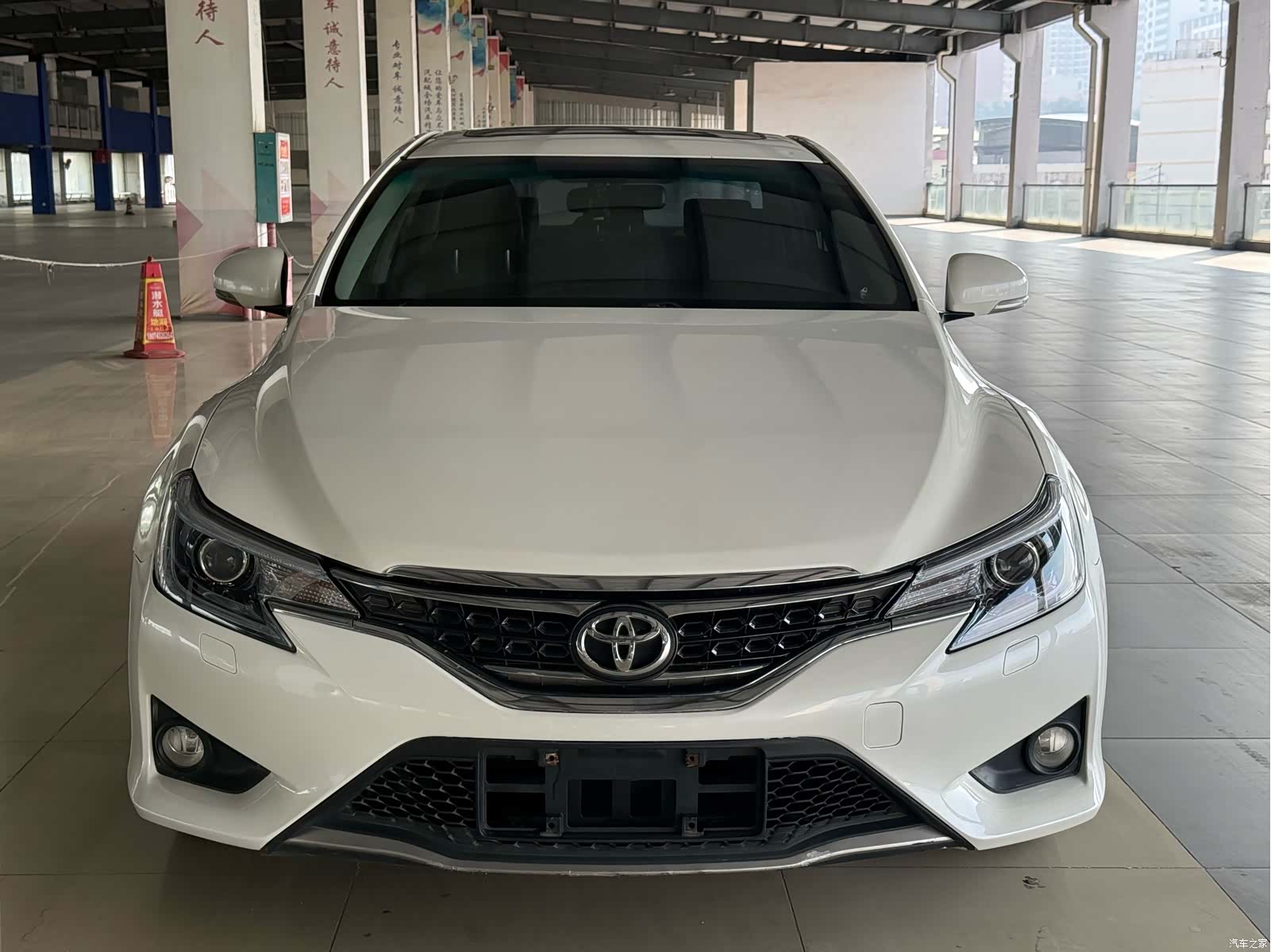 Toyota 2.5V, 2015 2