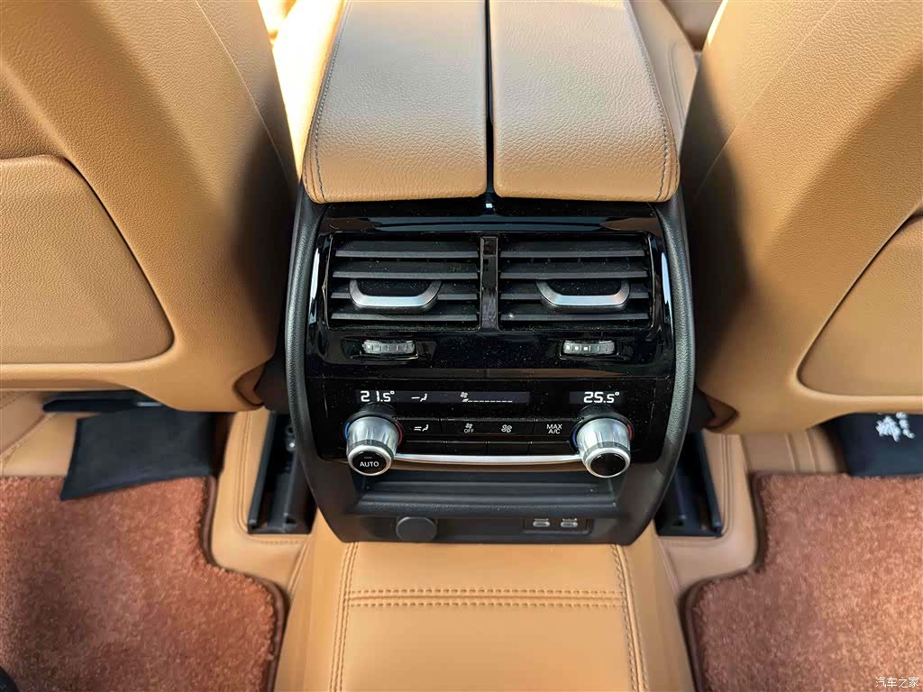 BMW 6 Series GT, 2025 11