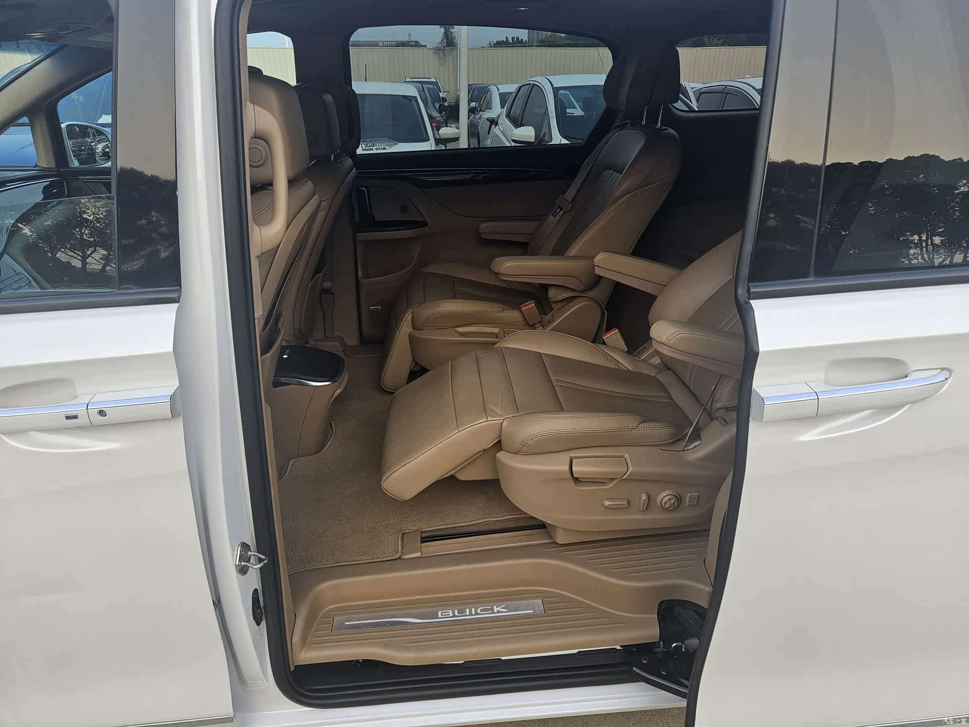 Buick GL8, 2018 7