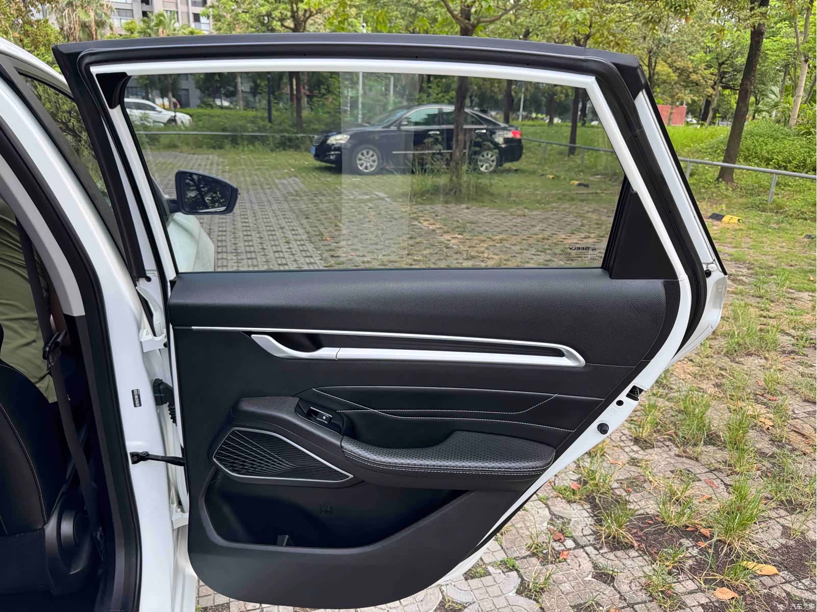 Geely Emgrand, 2022 37