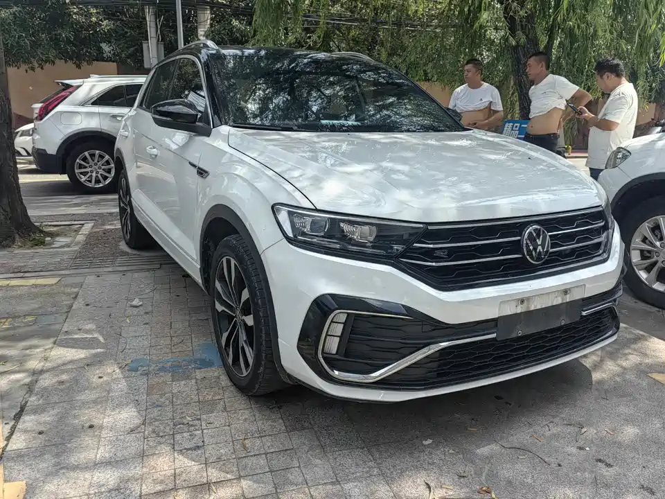 Volkswagen T-ROC exploring Songs
