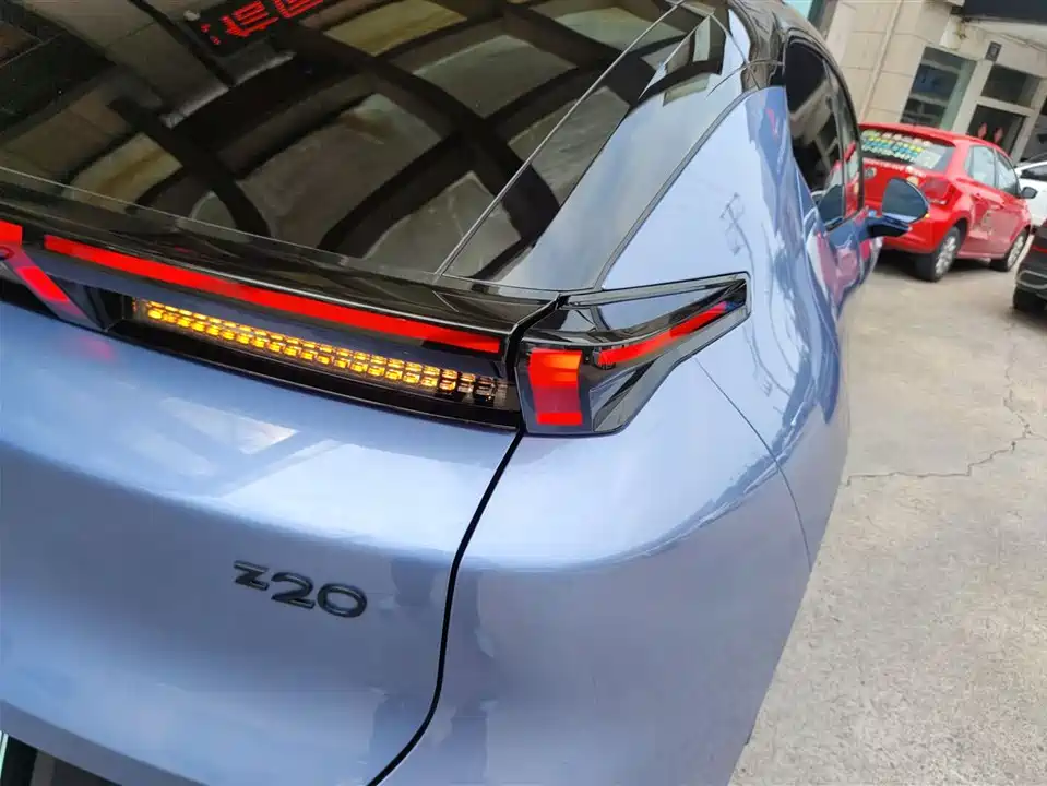 Lynk & Co Z20