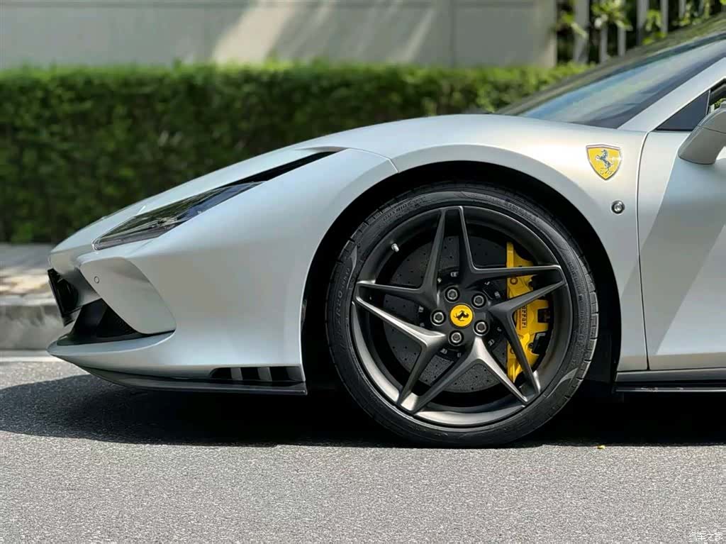Ferrari F8, 2023 4